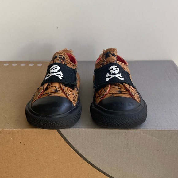 Converse Chuck Taylor Skull & Crossbones Toddler Sneakers- SZ 5 C - Picture 8 of 12